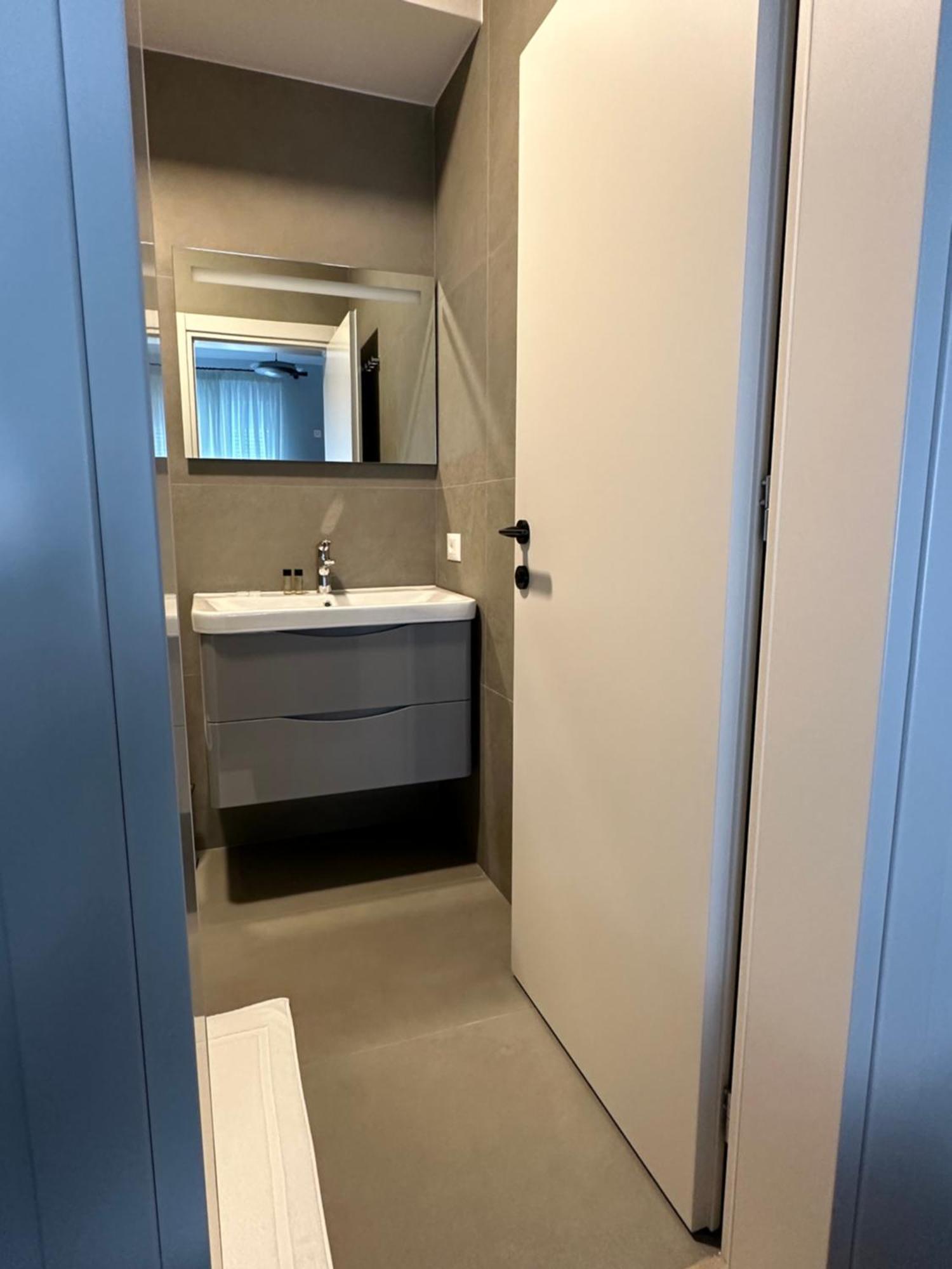 Soin Rooms Тирана Экстерьер фото